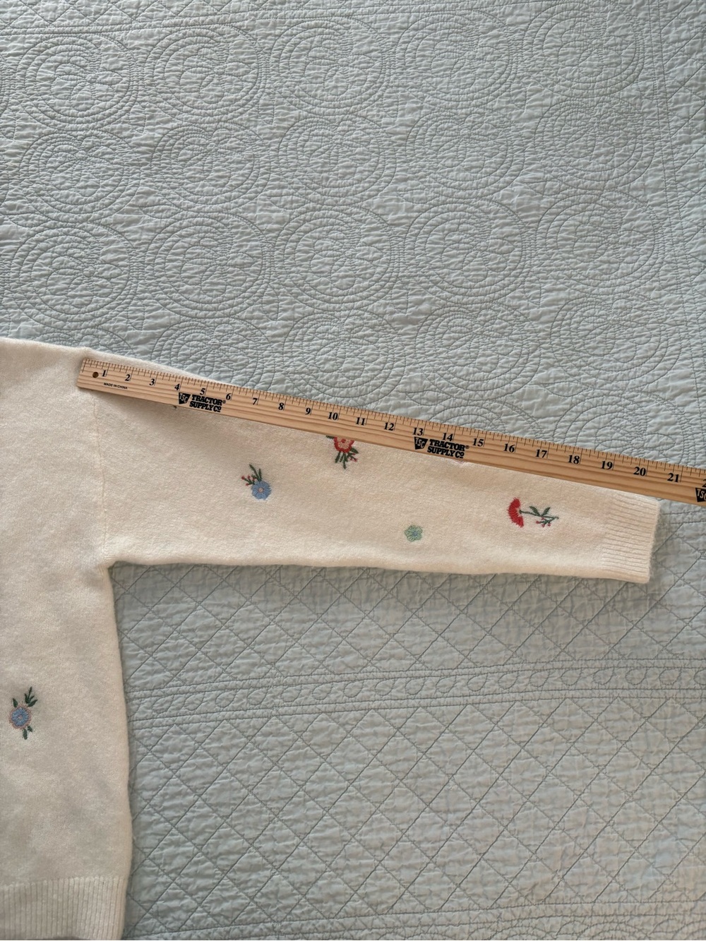 Francesca’s Judy crew neck embroidered sweater. Size medium. NWT - Picture 11 of 11